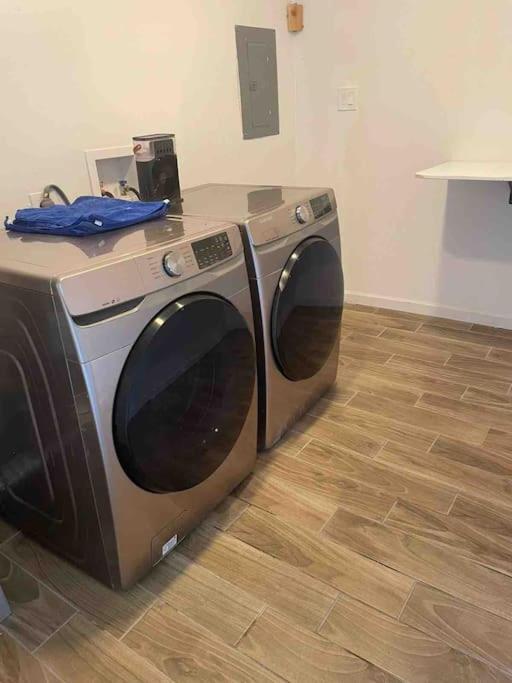 New Midtown Modern Studio With Backyard Phoenix Ngoại thất bức ảnh
